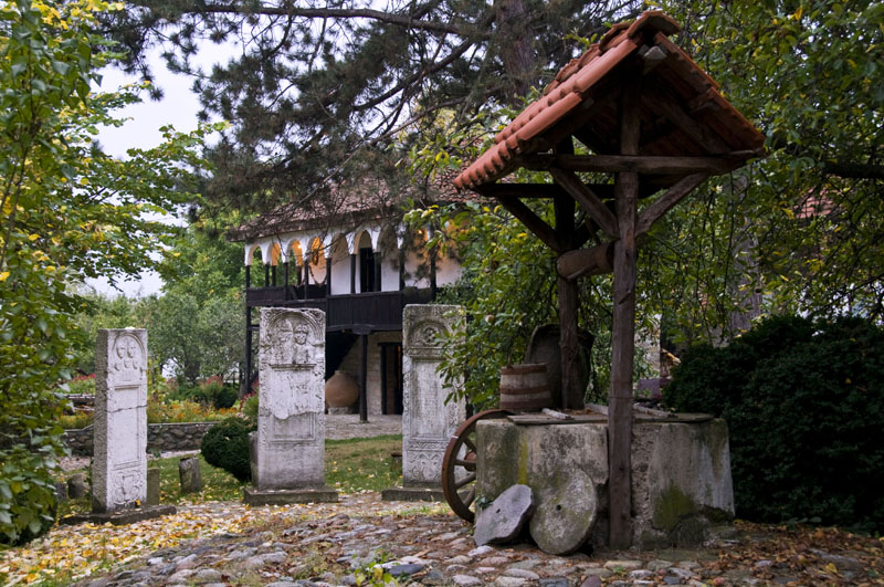 Архео-етно парк Равна